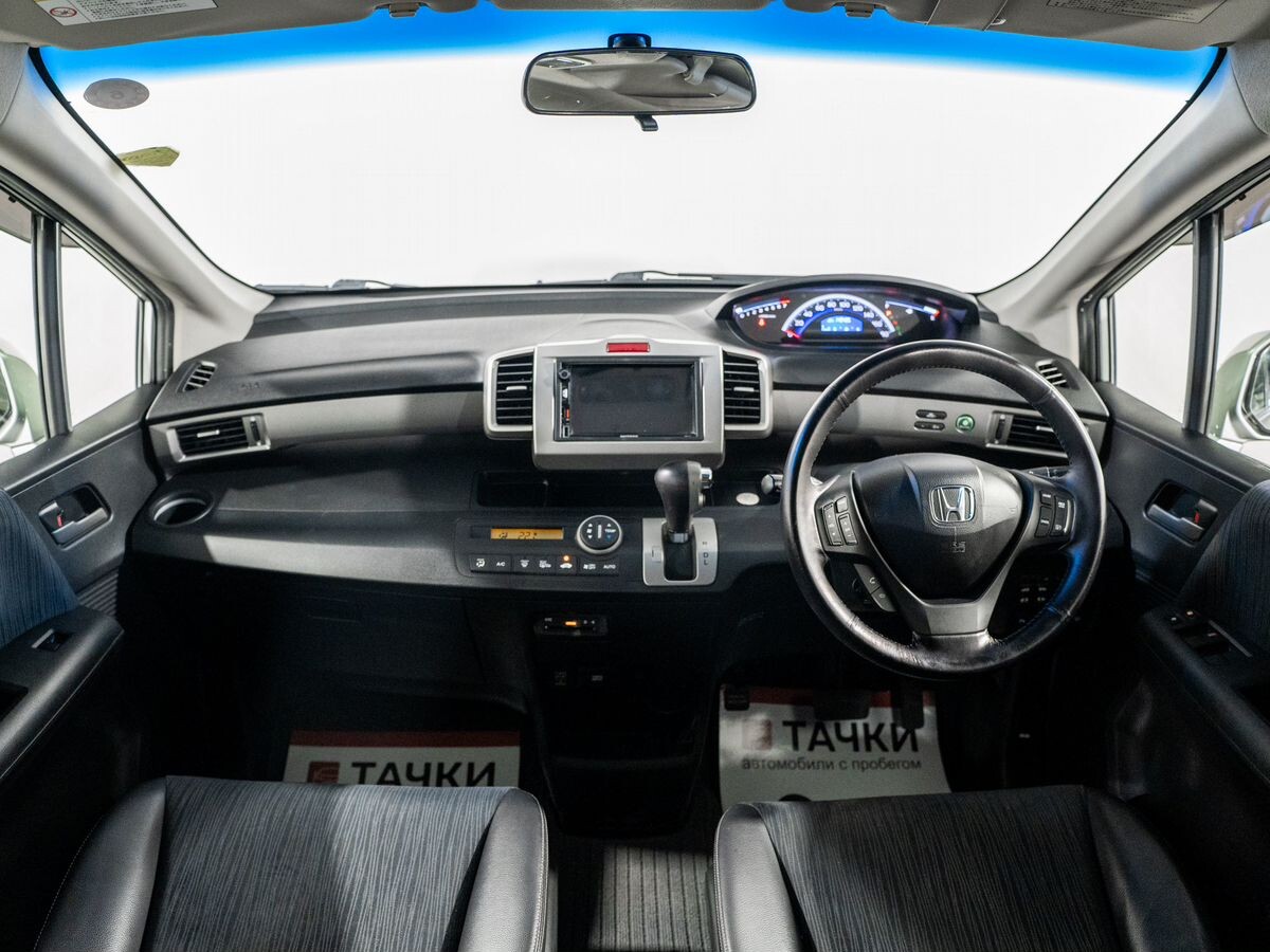 Honda Freed 2012 - фото автомобиля