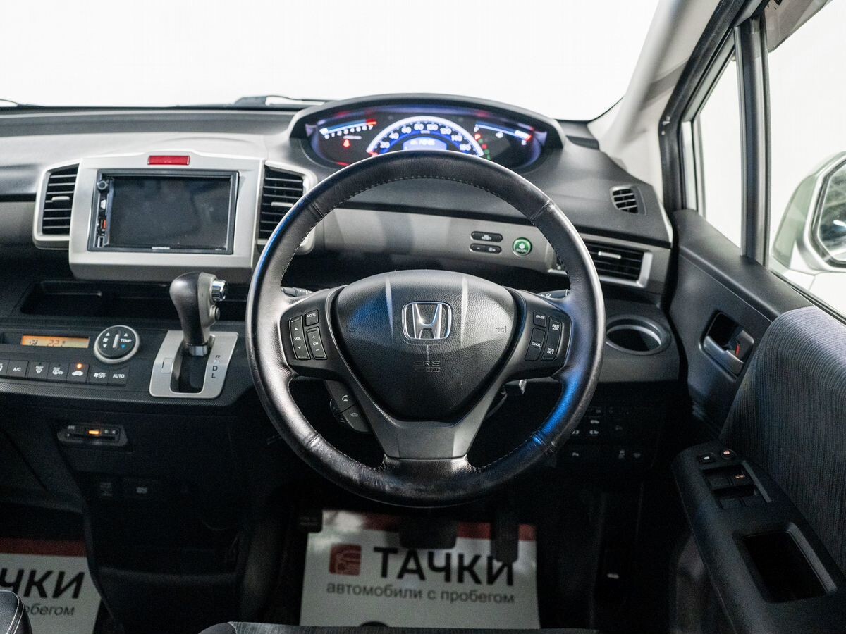 Honda Freed 2012 - фото автомобиля