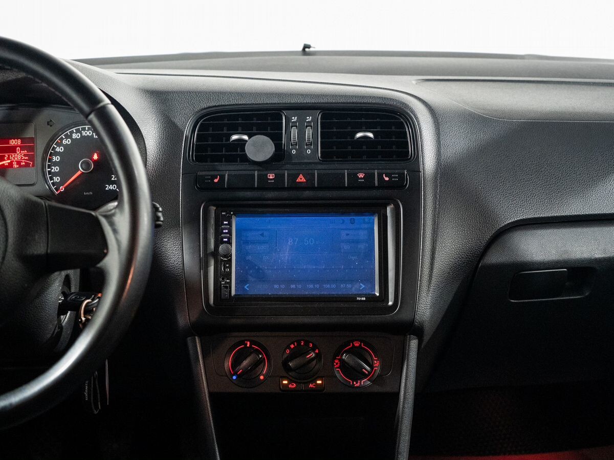 Volkswagen Polo 2012 - фото автомобиля
