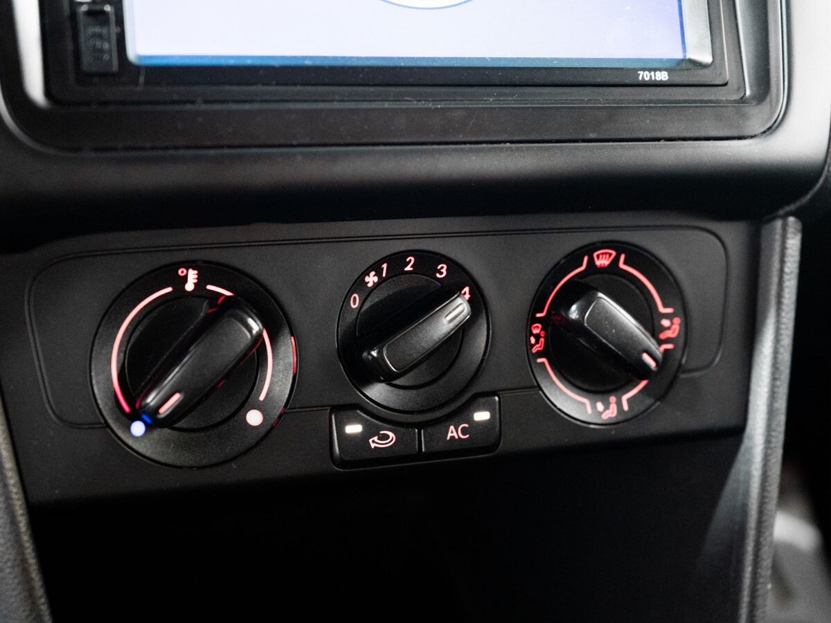 Volkswagen Polo 2012 - фото автомобиля