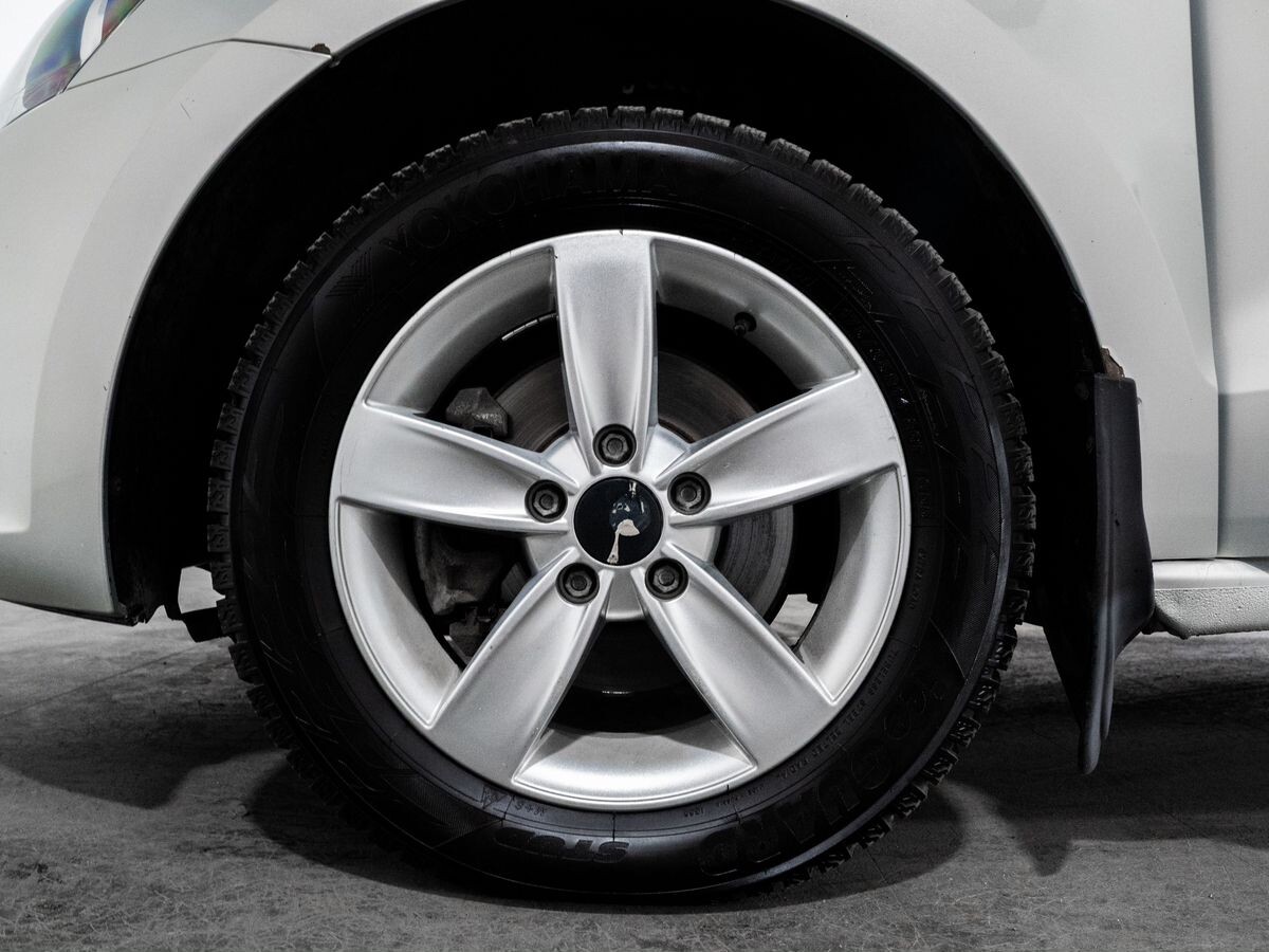 Volkswagen Polo 2012 - фото автомобиля