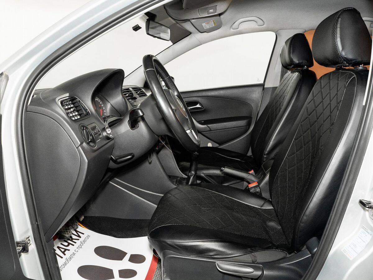 Volkswagen Polo 2012 - фото автомобиля