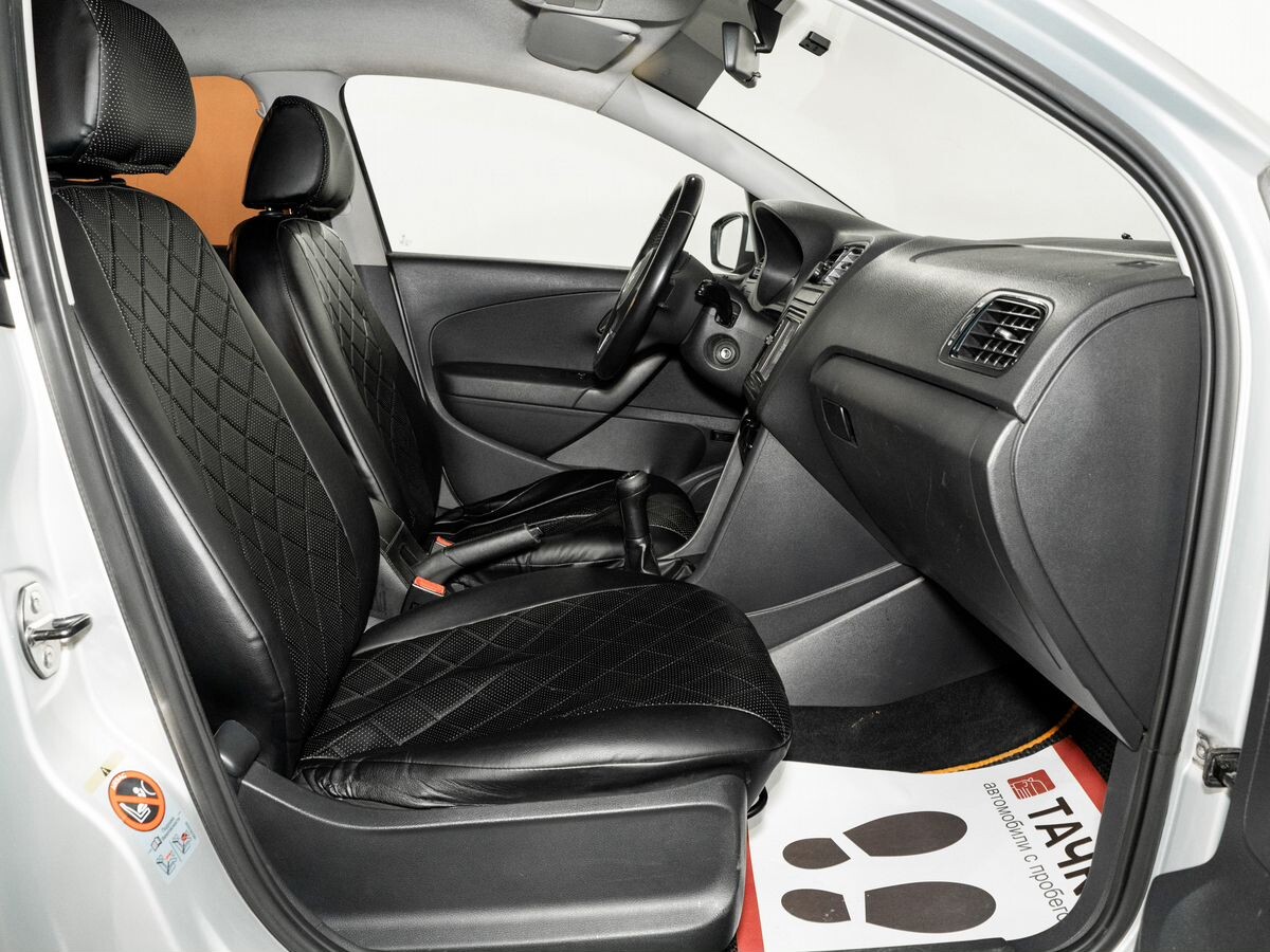 Volkswagen Polo 2012 - фото автомобиля
