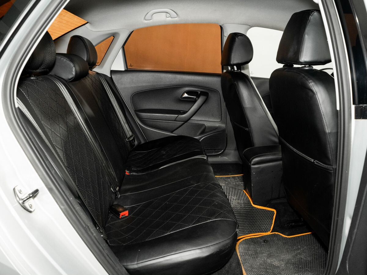 Volkswagen Polo 2012 - фото автомобиля