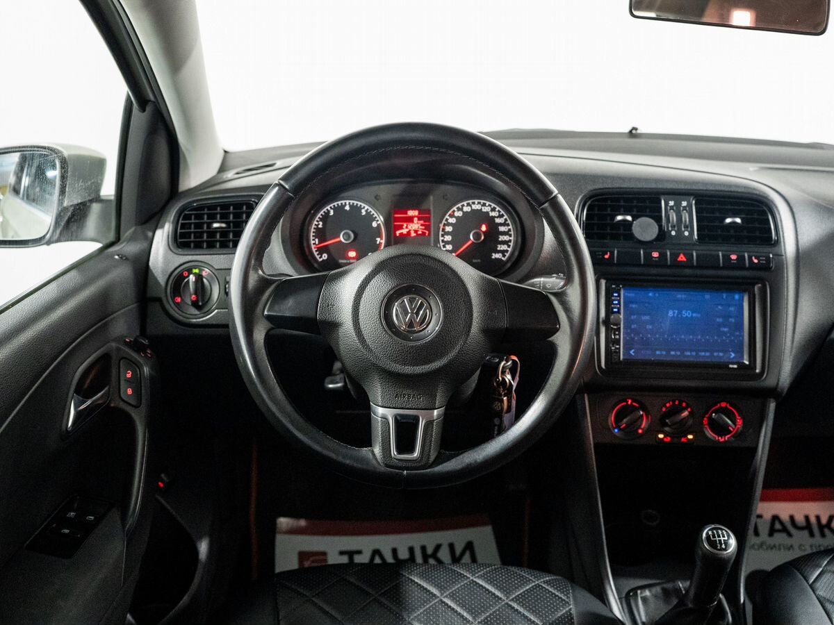 Volkswagen Polo 2012 - фото автомобиля