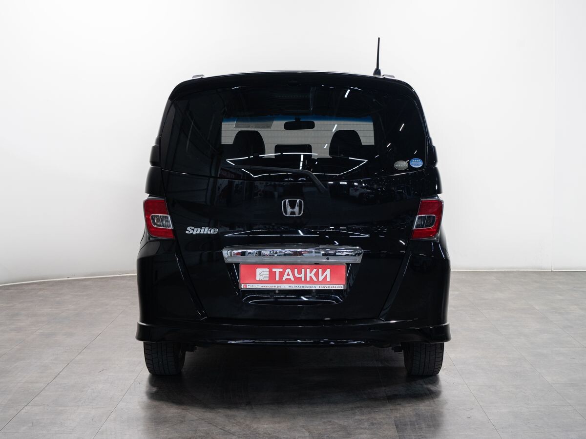 Honda Freed Spike 2014 - фото автомобиля