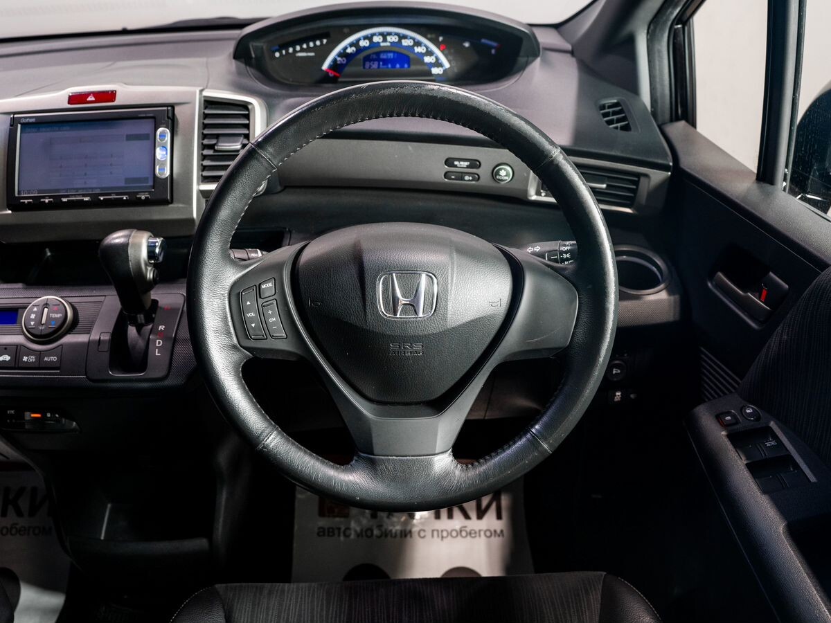 Honda Freed Spike 2014 - фото автомобиля