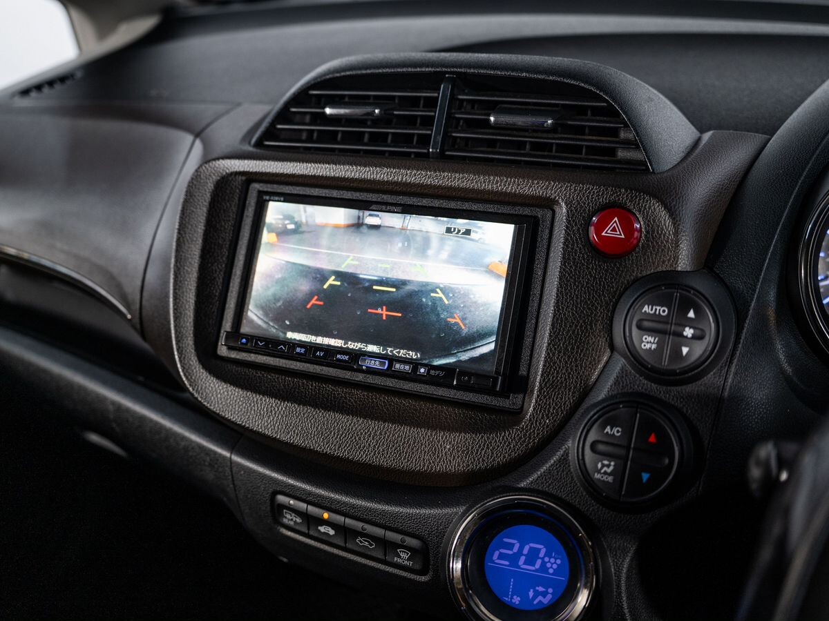 Honda Fit Shuttle 2013 - фото автомобиля