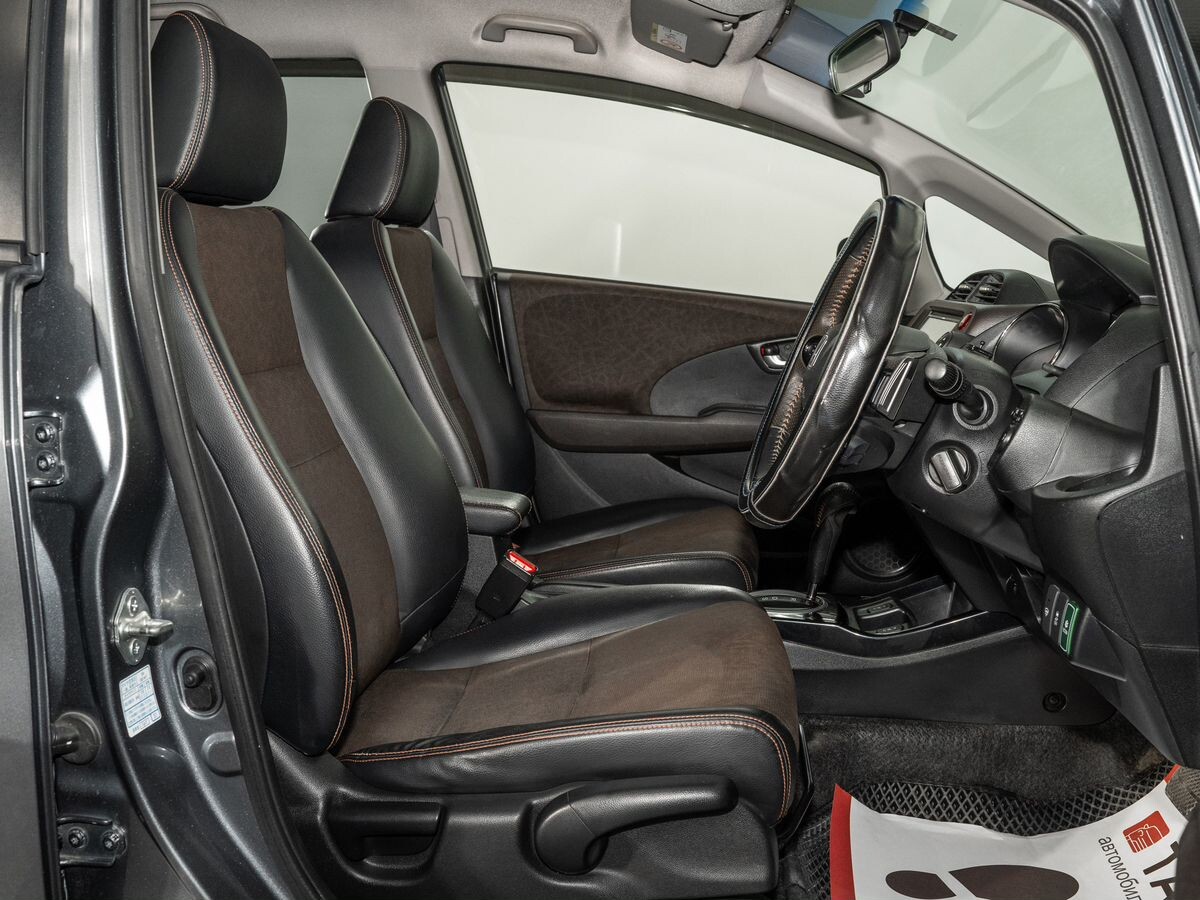 Honda Fit Shuttle 2013 - фото автомобиля