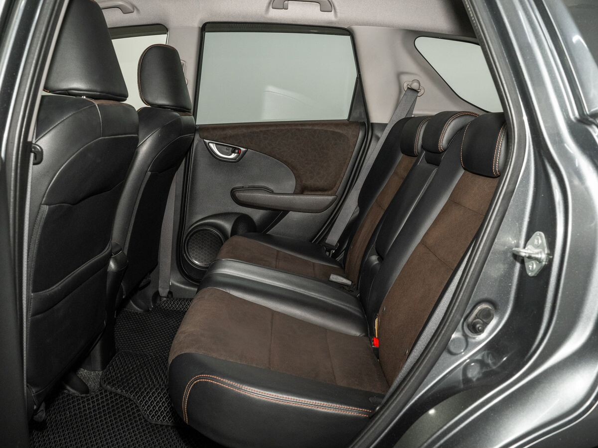 Honda Fit Shuttle 2013 - фото автомобиля