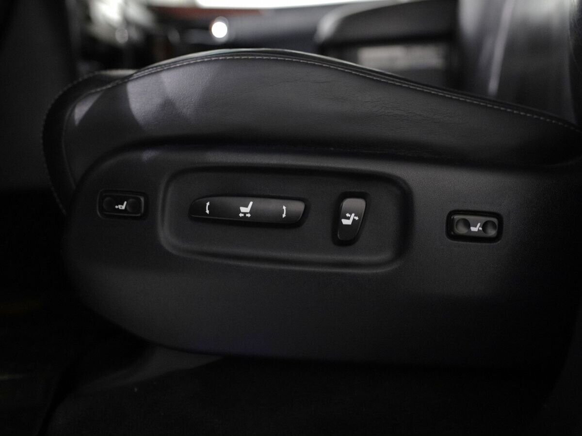 Lexus LX570 2012 - фото автомобиля