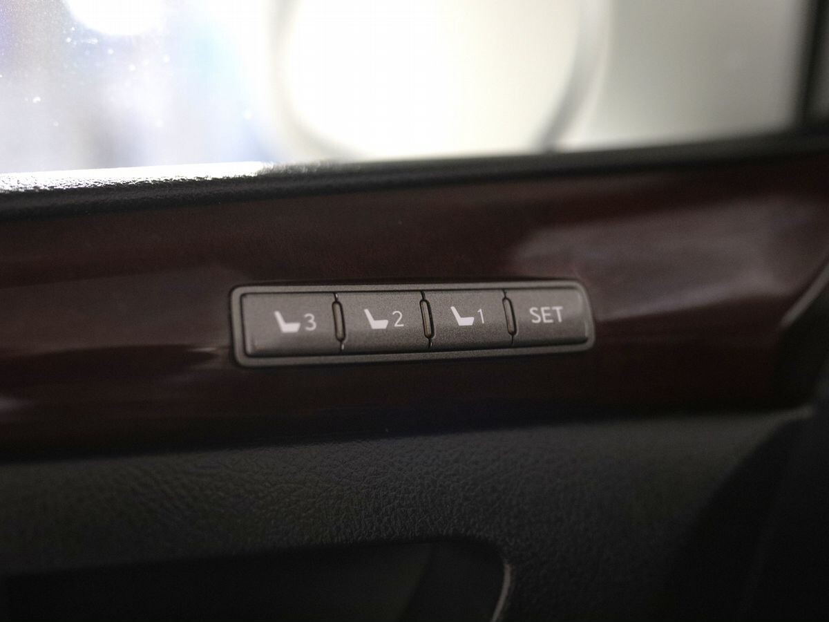 Lexus LX570 2012 - фото автомобиля