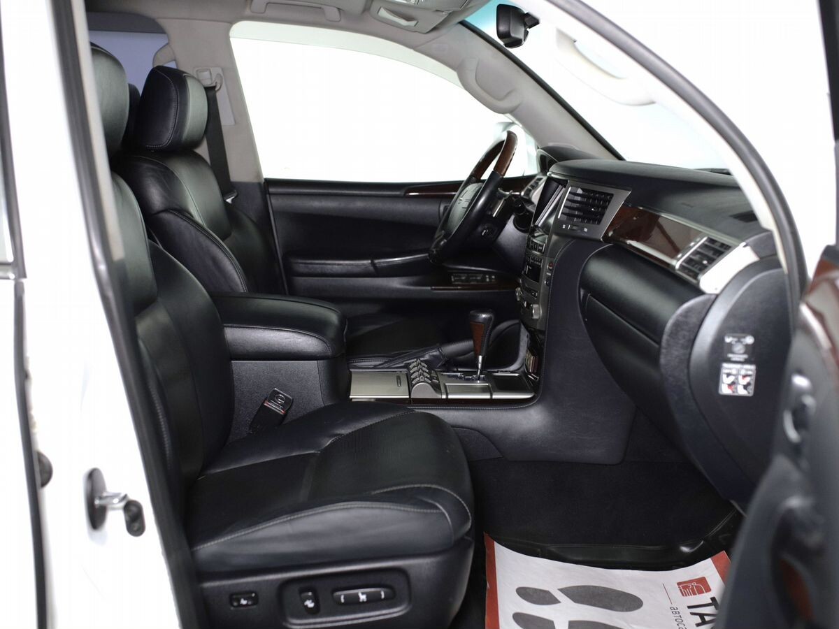 Lexus LX570 2012 - фото автомобиля