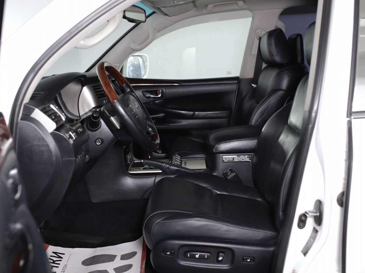 Lexus LX570 2012 - фото автомобиля