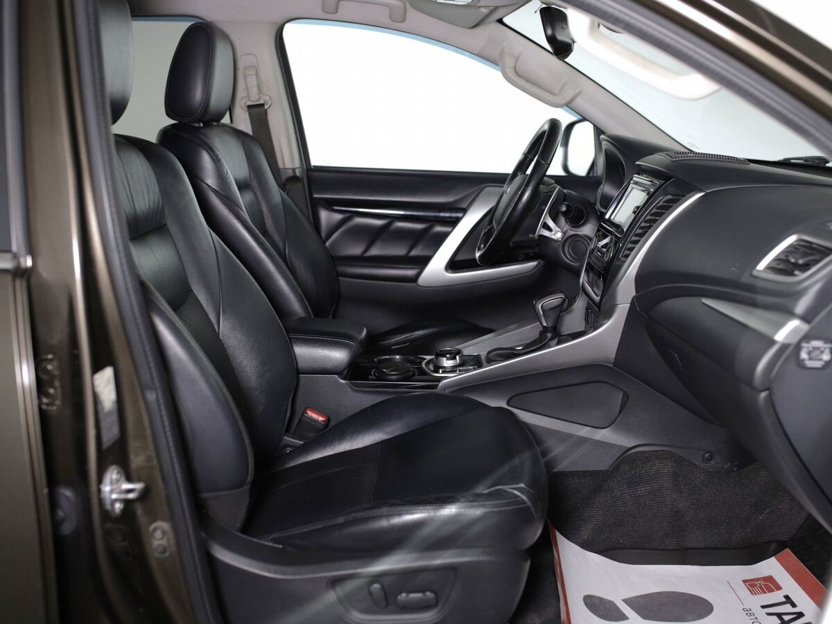 Mitsubishi Pajero Sport 2016 - фото автомобиля