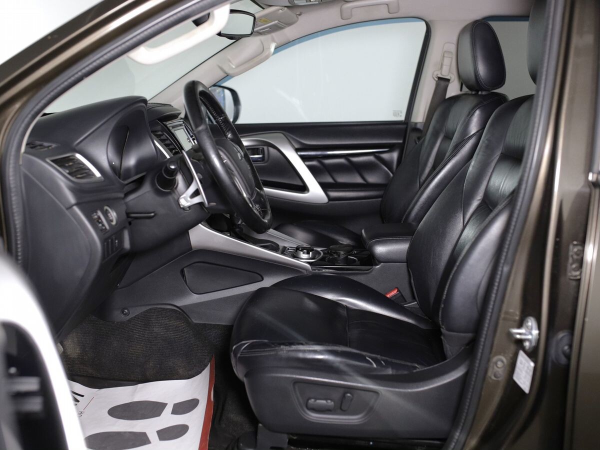 Mitsubishi Pajero Sport 2016 - фото автомобиля