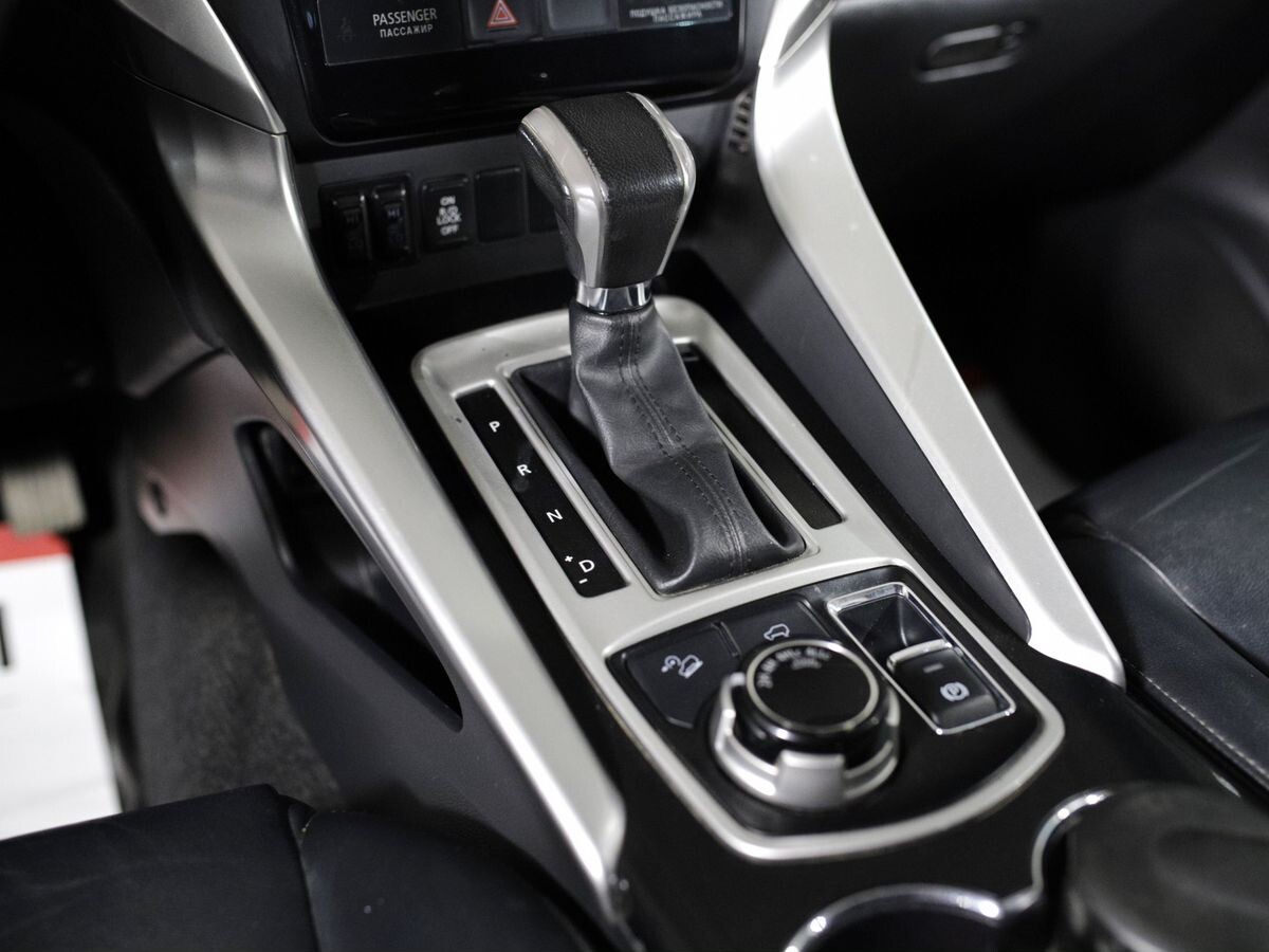 Mitsubishi Pajero Sport 2016 - фото автомобиля