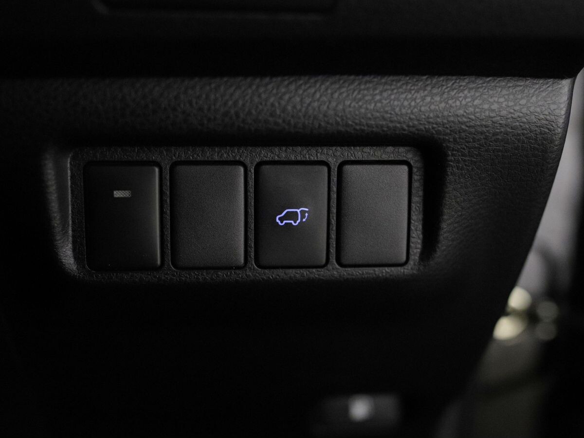 Toyota Harrier 2020 - фото автомобиля