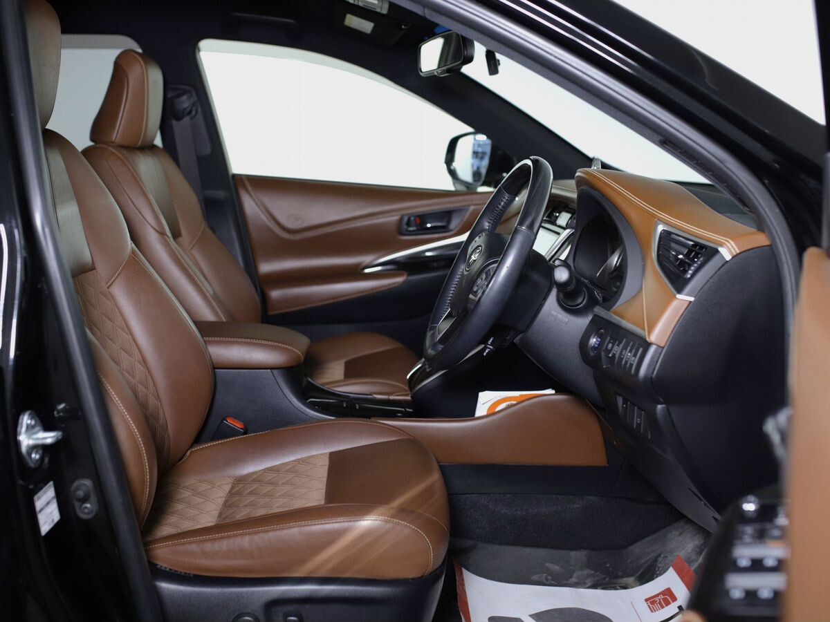 Toyota Harrier 2020 - фото автомобиля