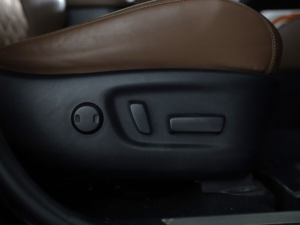 Toyota Harrier 2020 - фото автомобиля