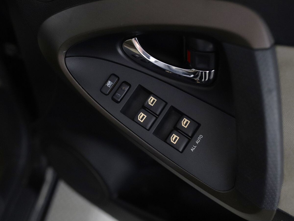 Toyota Vanguard 2008 - фото автомобиля