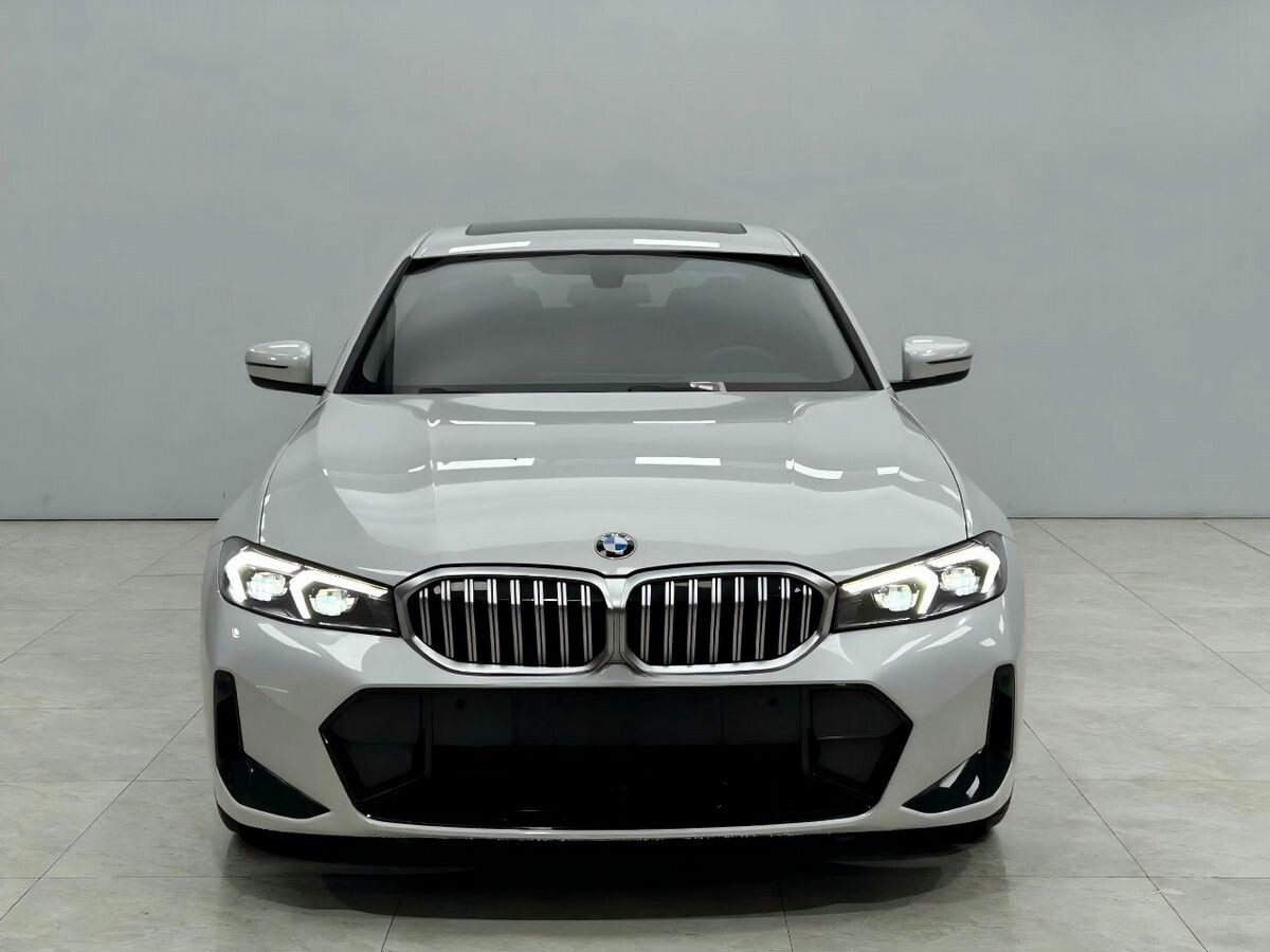 BMW 3-Series 2023 - фото автомобиля