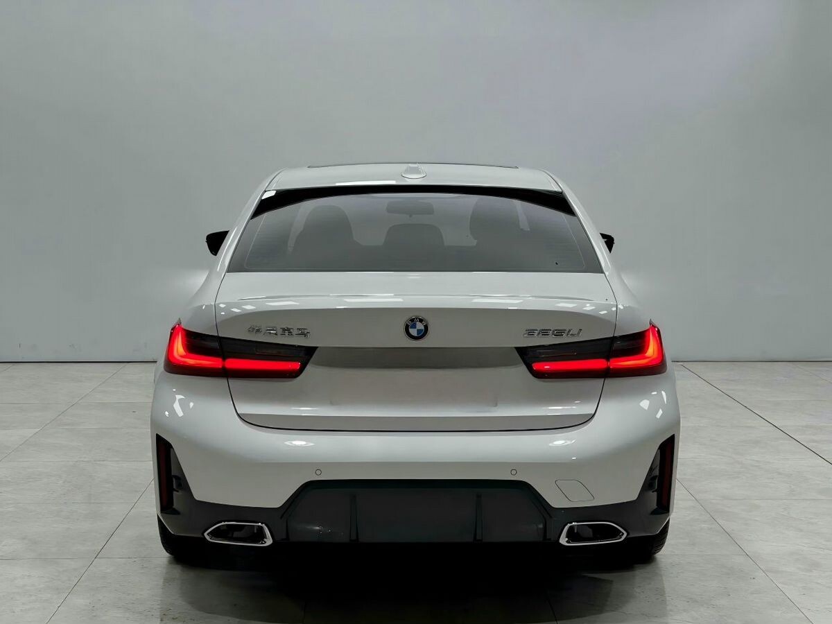 BMW 3-Series 2023 - фото автомобиля