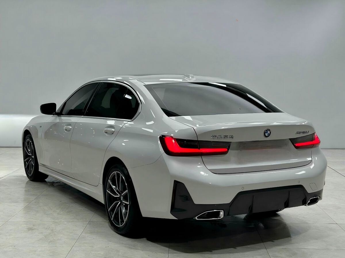 BMW 3-Series 2023 - фото автомобиля