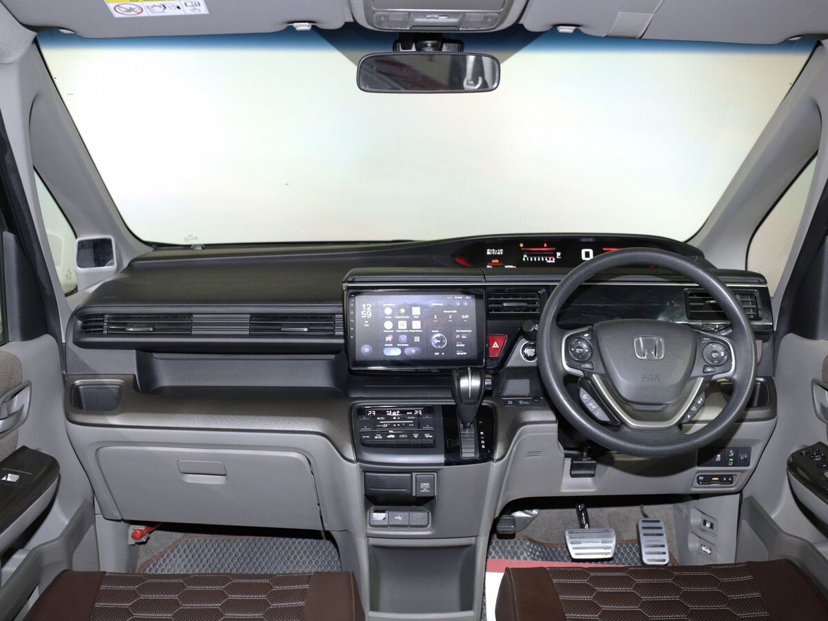 Honda Stepwgn 2018 - фото автомобиля