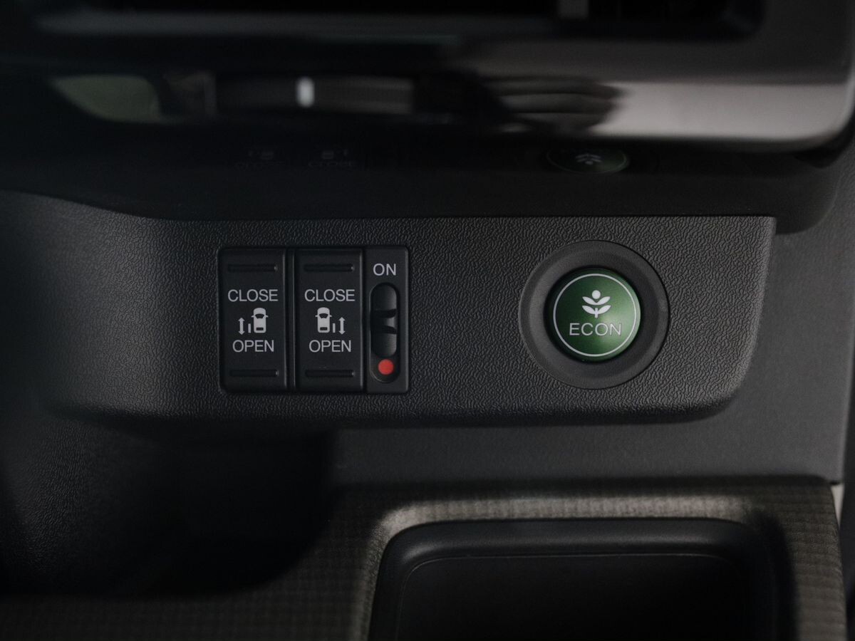 Honda Stepwgn 2018 - фото автомобиля