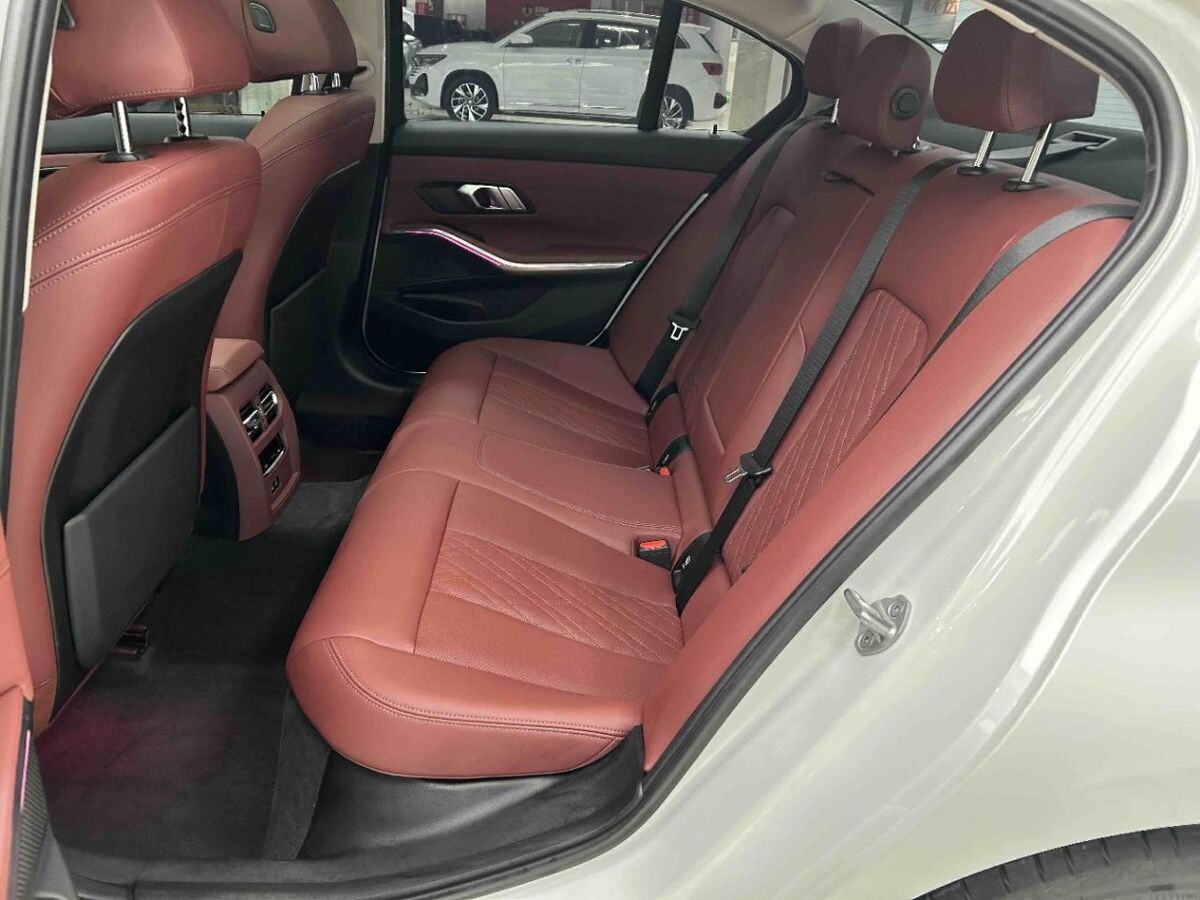 BMW 3-Series 2022 - фото автомобиля