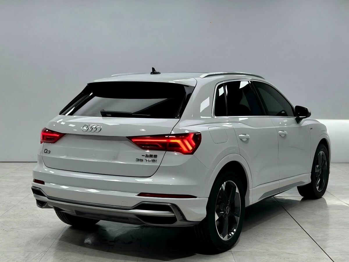 Audi Q3 2022 - фото автомобиля