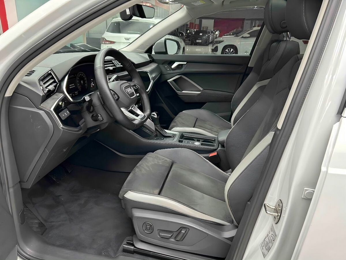 Audi Q3 2022 - фото автомобиля