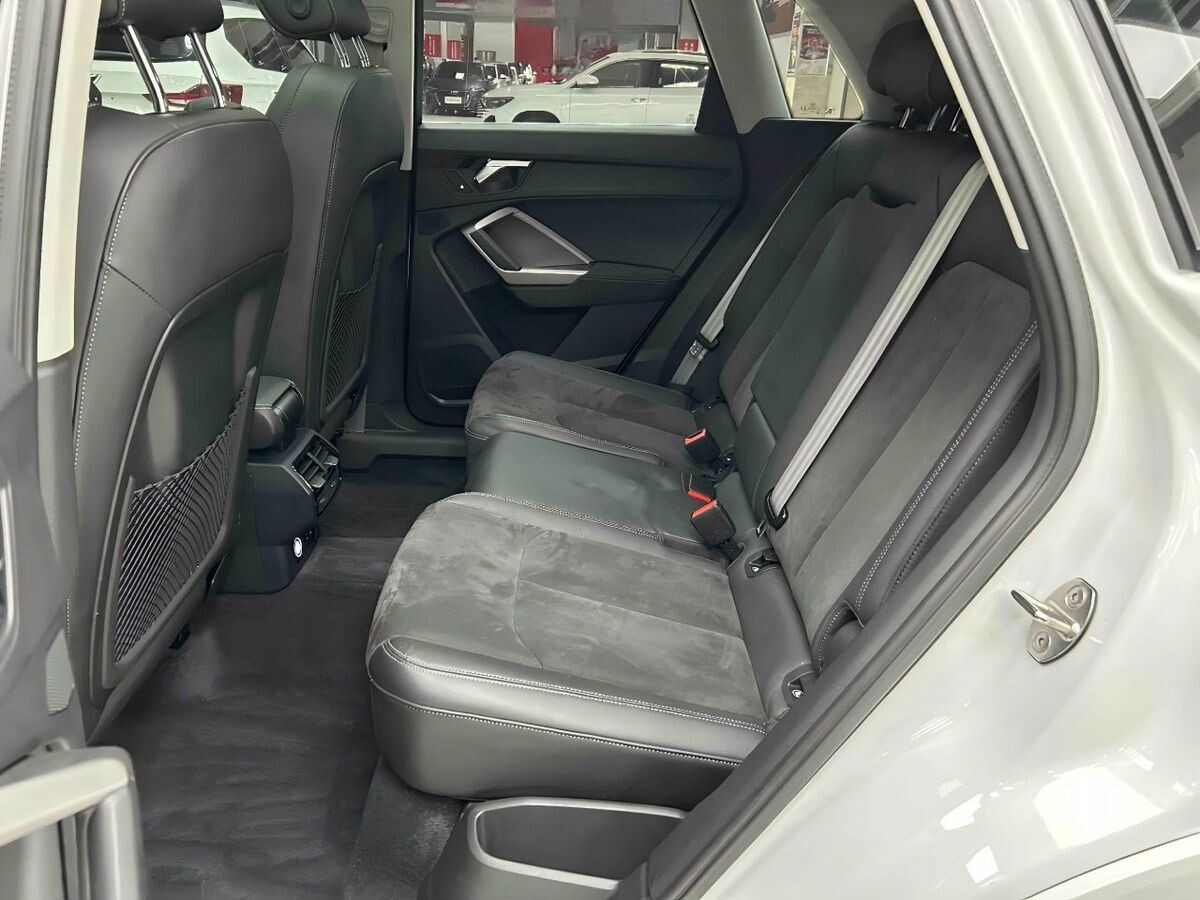 Audi Q3 2022 - фото автомобиля