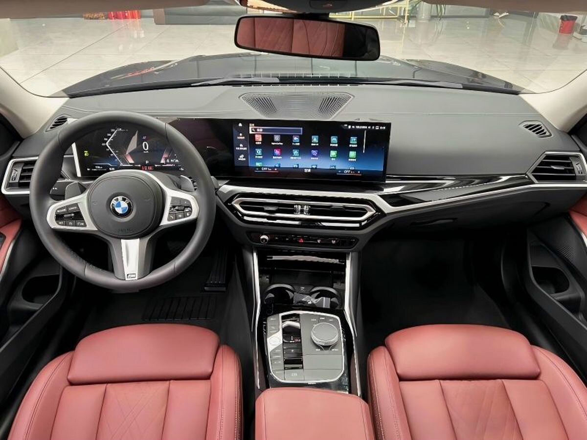 BMW 3-Series 2022 - фото автомобиля