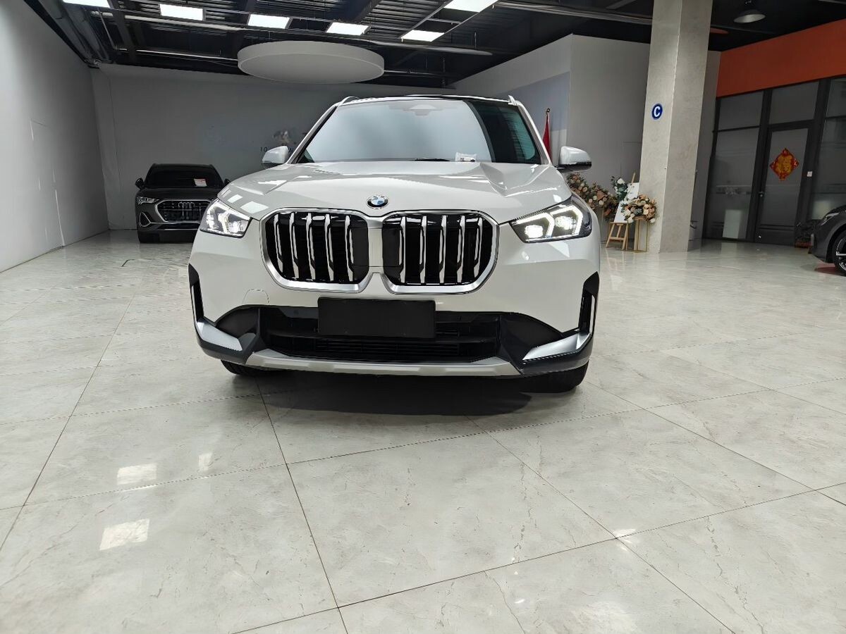 BMW X1 2023 - фото автомобиля