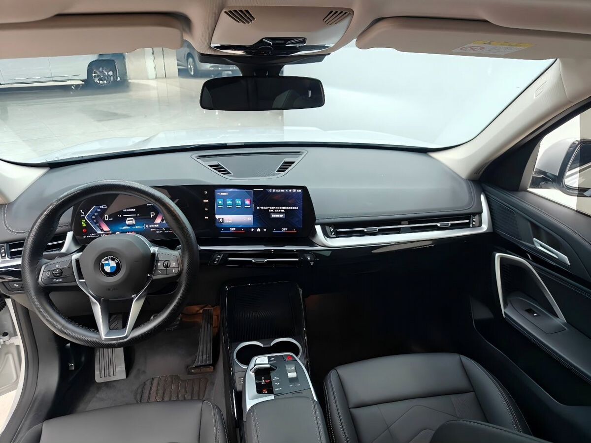 BMW X1 2023 - фото автомобиля
