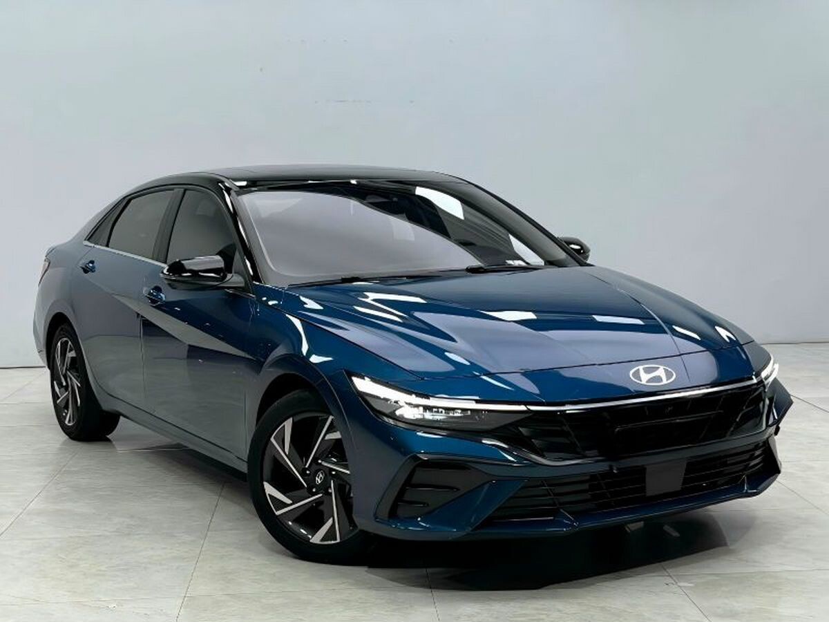 Hyundai Elantra 2023 - фото автомобиля