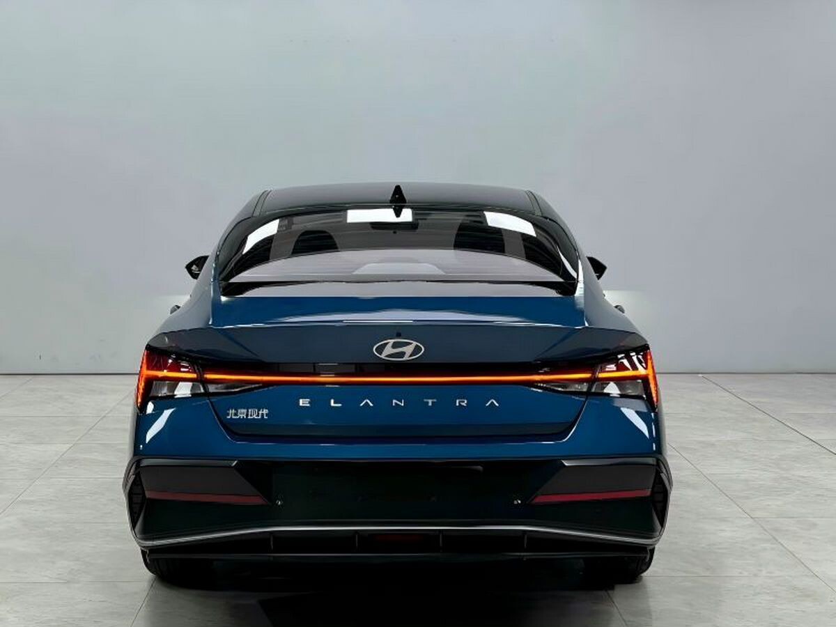 Hyundai Elantra 2023 - фото автомобиля