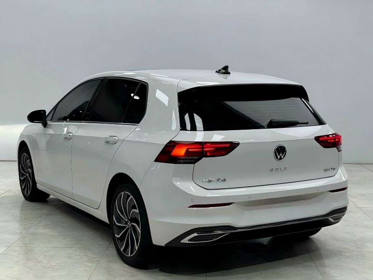 Volkswagen Golf 2021 - фото автомобиля