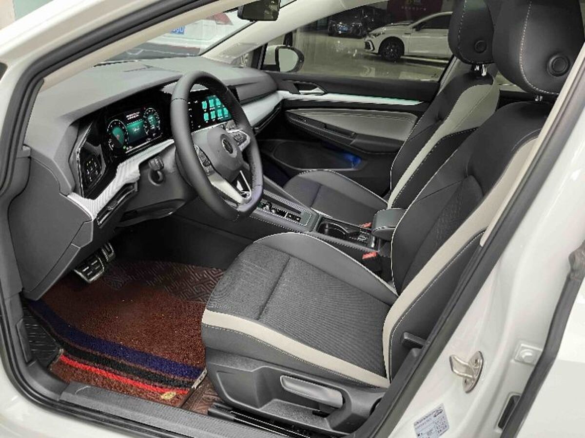 Volkswagen Golf 2021 - фото автомобиля
