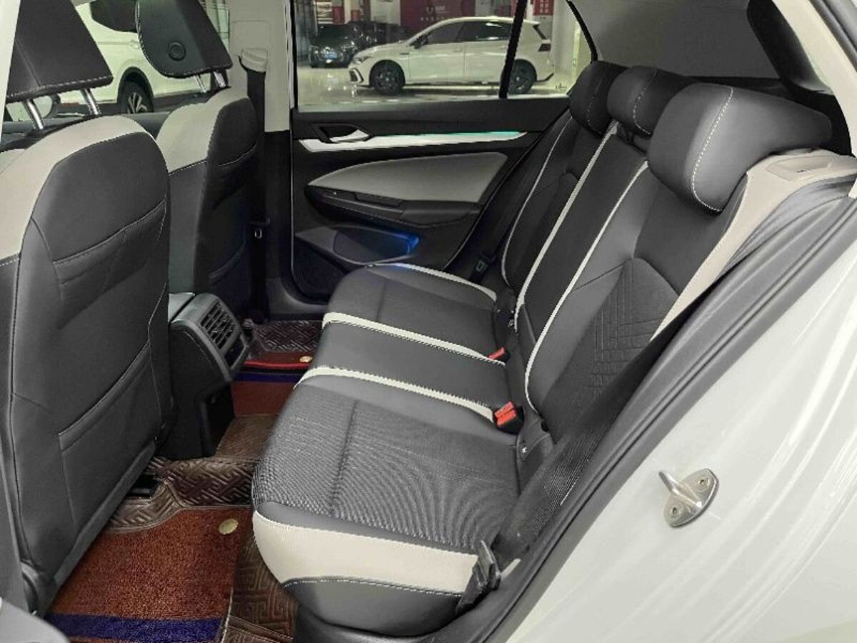 Volkswagen Golf 2021 - фото автомобиля