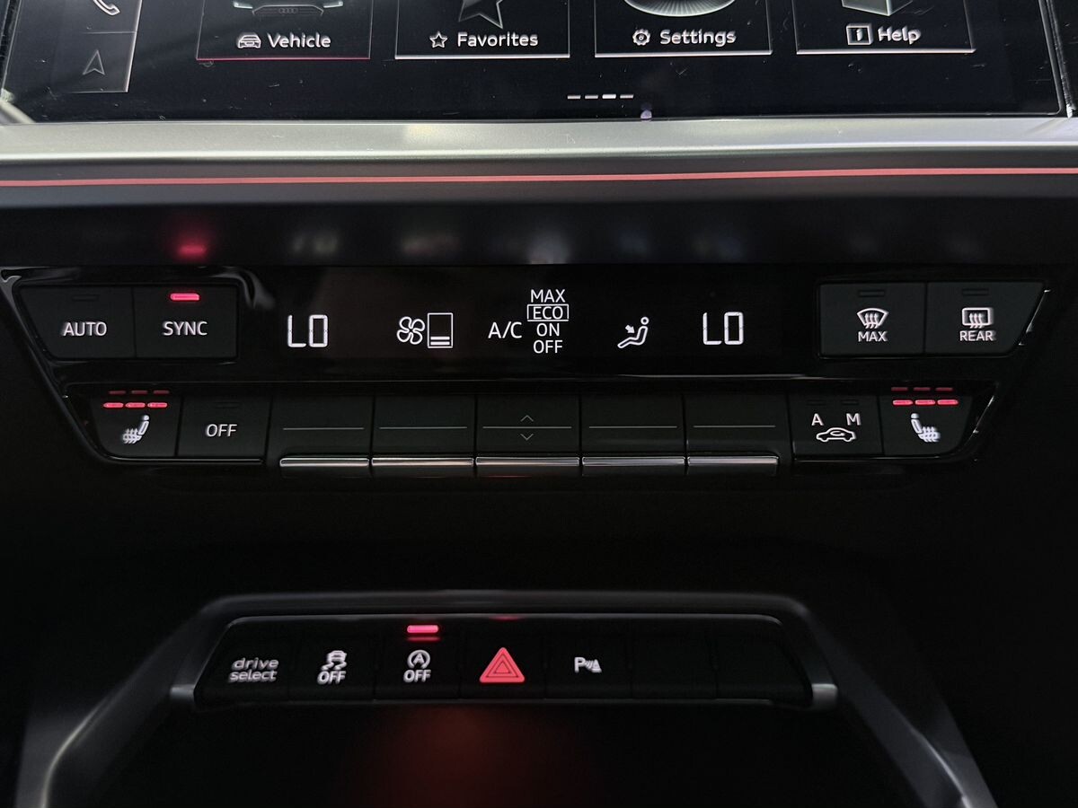 Audi A3 2022 - фото автомобиля