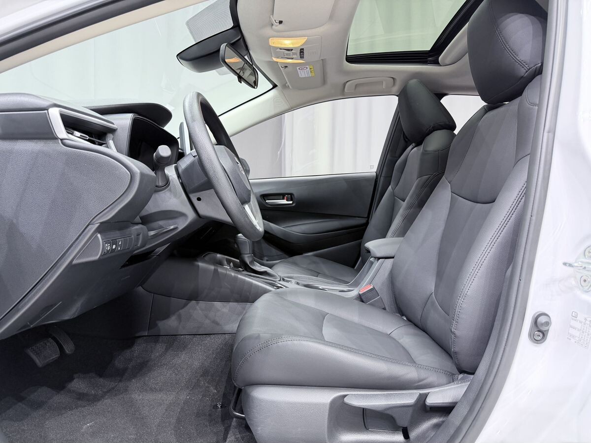 Toyota Corolla 2022 - фото автомобиля