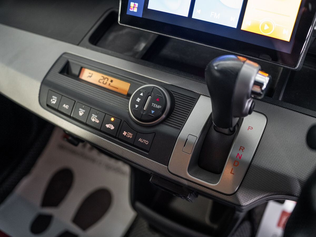 Honda Freed 2012 - фото автомобиля