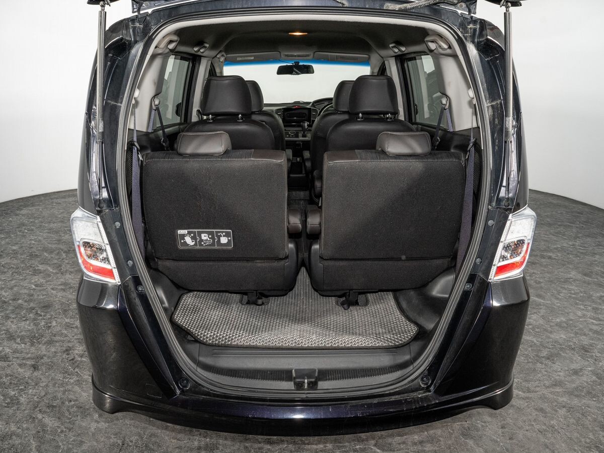 Honda Freed 2012 - фото автомобиля