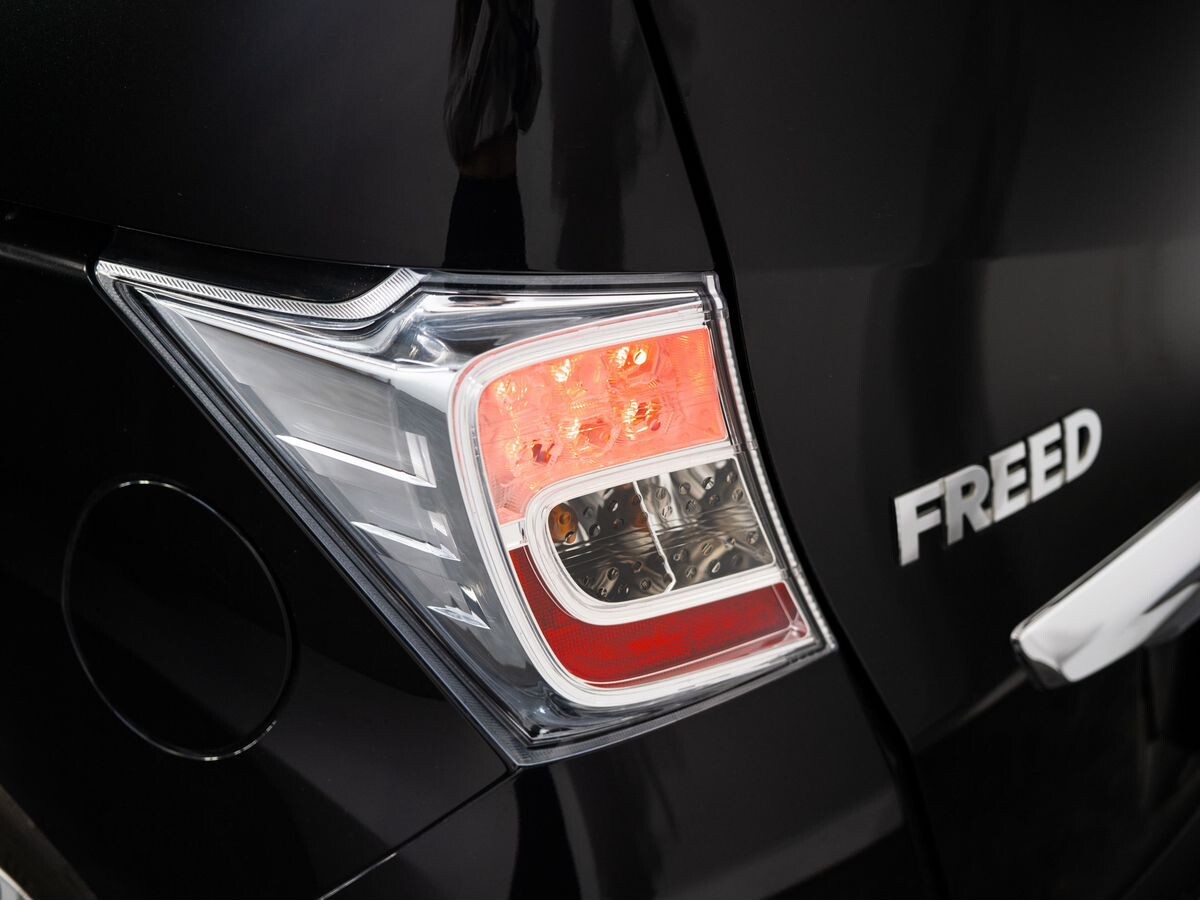Honda Freed 2012 - фото автомобиля