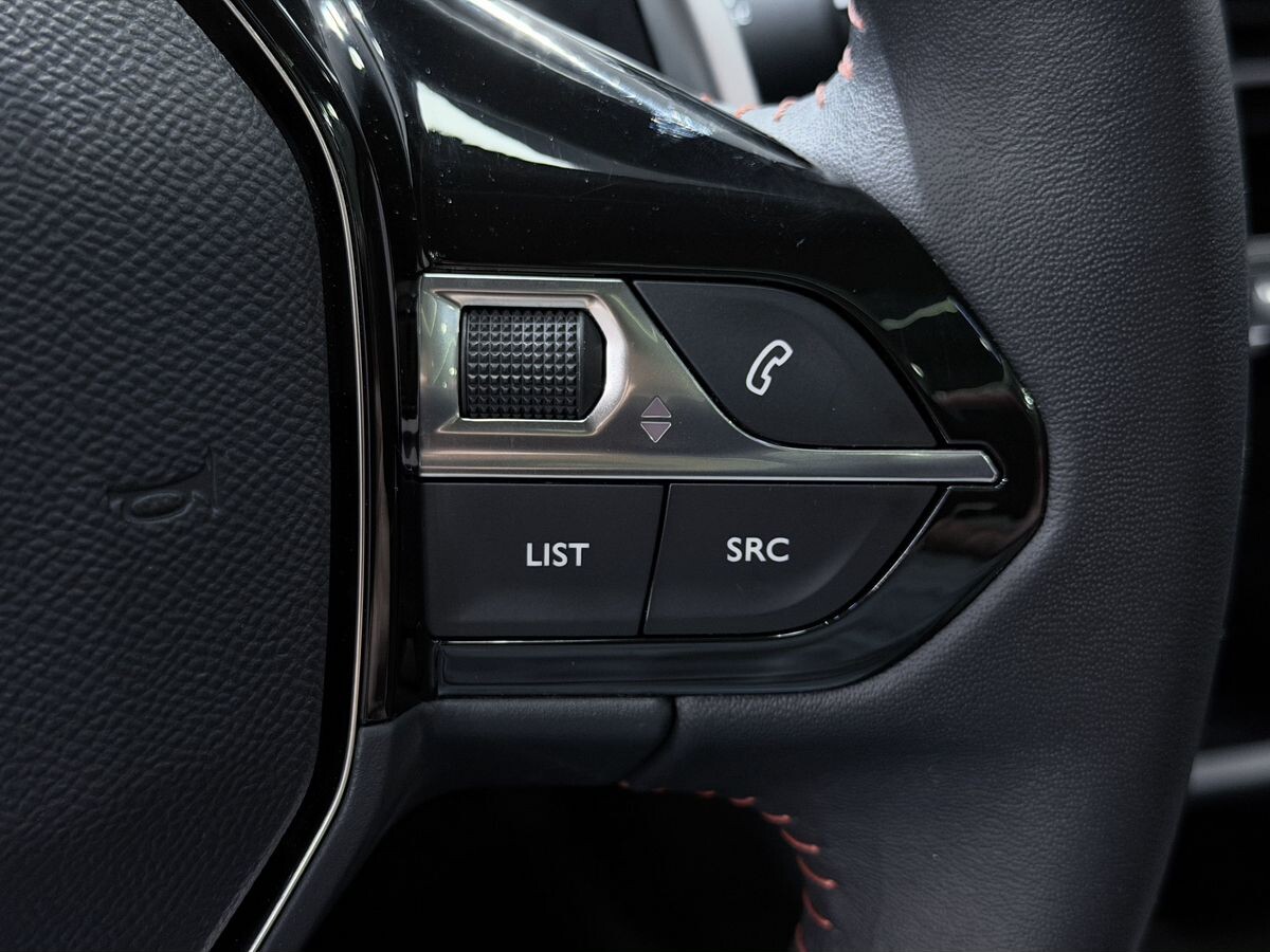 Peugeot 2008 2022 - фото автомобиля