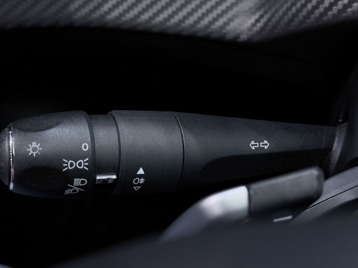 Peugeot 2008 2022 - фото автомобиля