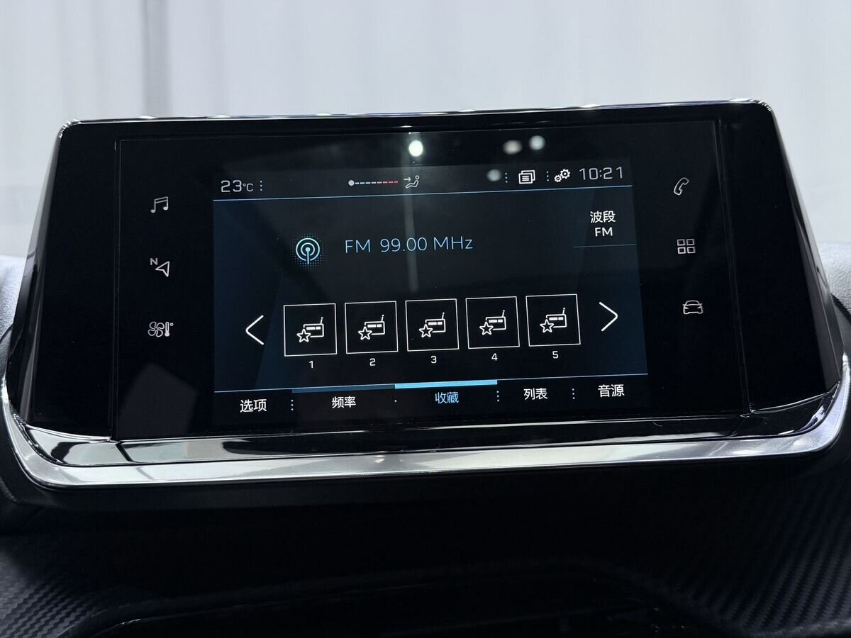 Peugeot 2008 2022 - фото автомобиля